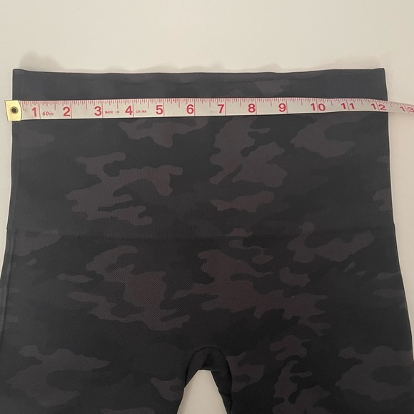 Spanx Camo Olive Green Black Look at me now seamless high rise leggings Medium - Picture 7 of 9